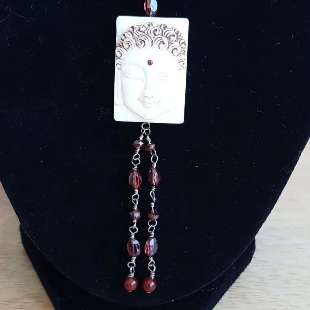 Artisan carter Wells purple beaded necklace with bone pendant